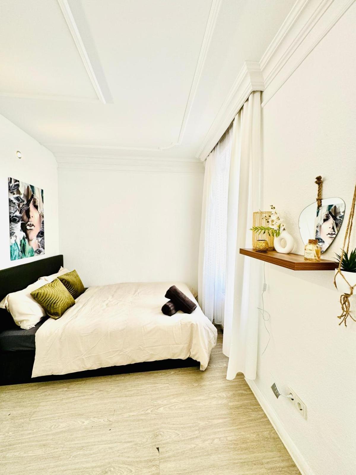 Comfy 4br Apt, 12-min To Fac Platz Appartement Wenen