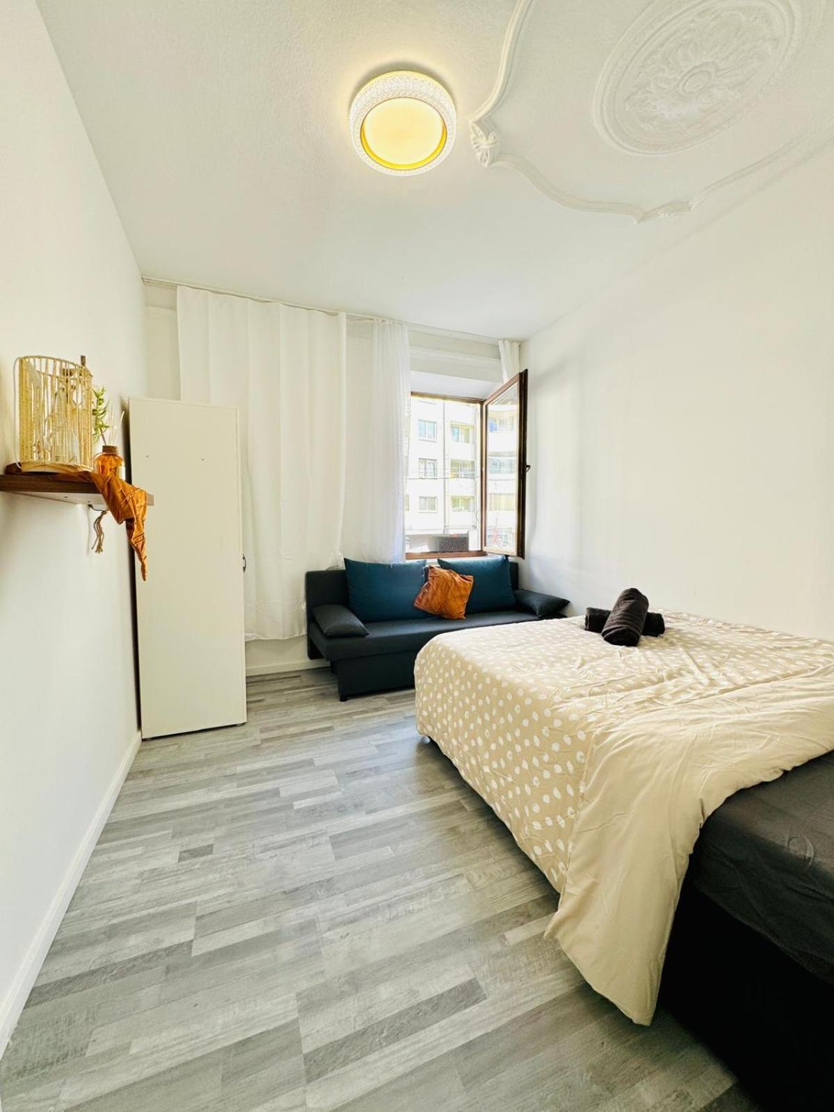 Comfy 4br Apt, 12-min To Fac Platz Appartement Wenen